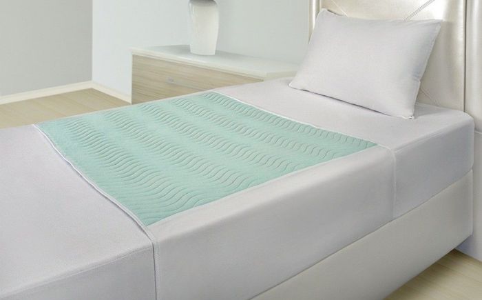 Waschbare Matratzenauflage mit Einstecktüchern - 85 x 90 cm.